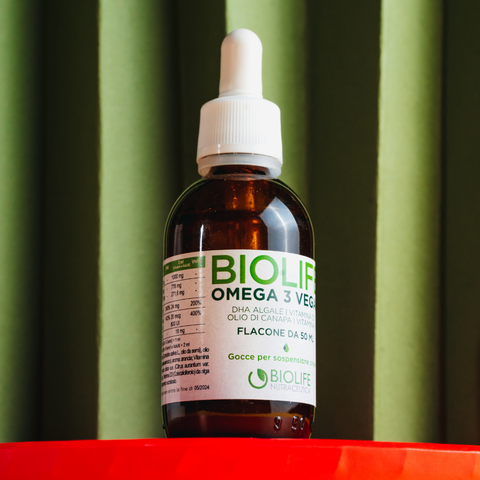 Biolife Omega 3 Vegan in Gocce – Integratore a Base di Olio di Canapa, DHA Vegetale, Vitamina E e Vitamina D3