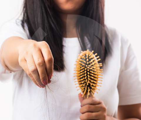 Caduta dei Capelli: cause, rimedi e integratori efficaci per capelli sani